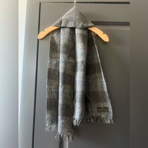 Beautiful 100% Lambs Wool Scarf